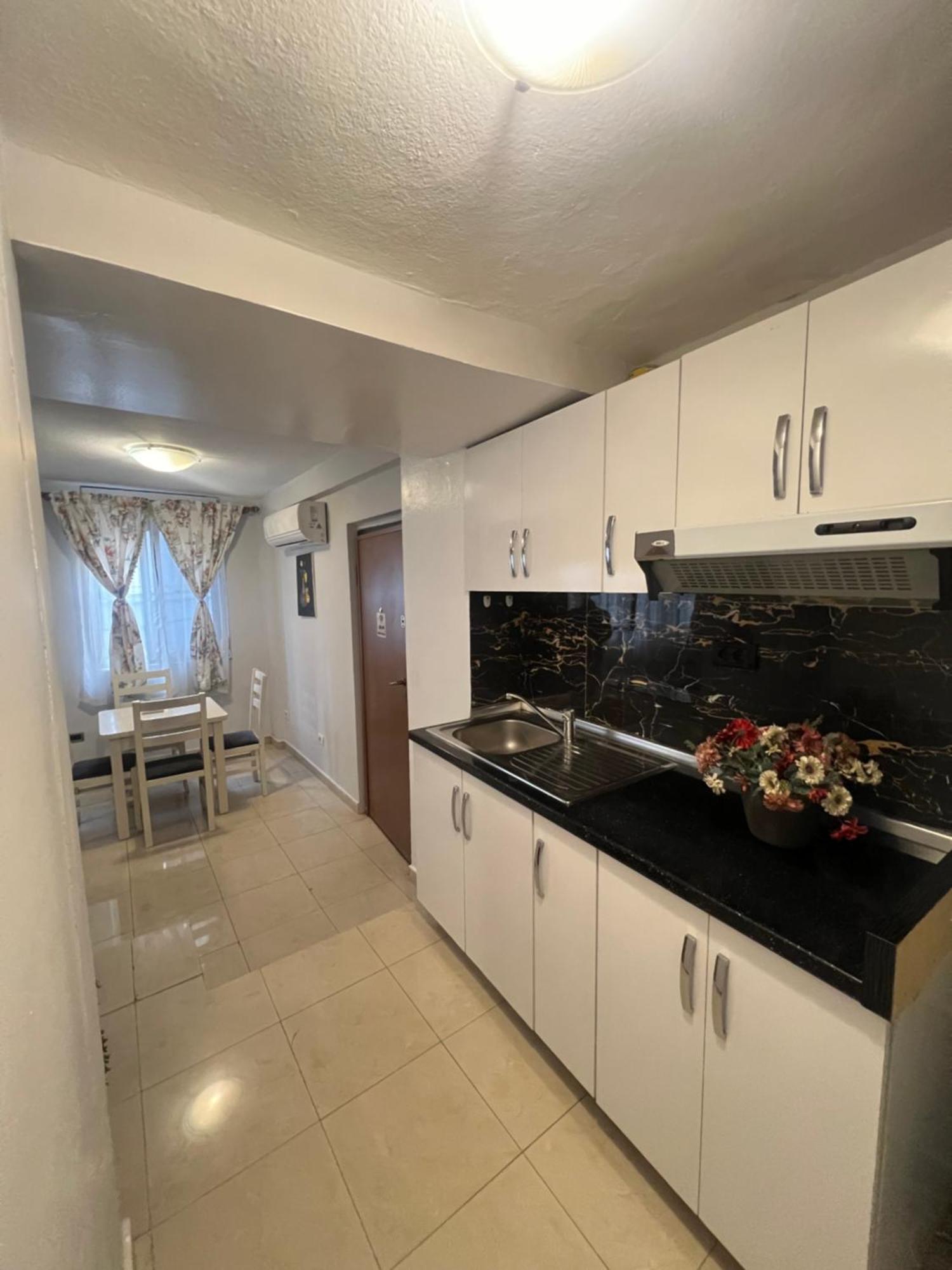 Tirana Center Apartment Esterno foto